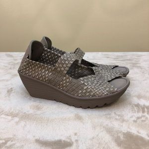 SCKECHERS WEDGE SANDAL WITH MEMORY FOAM